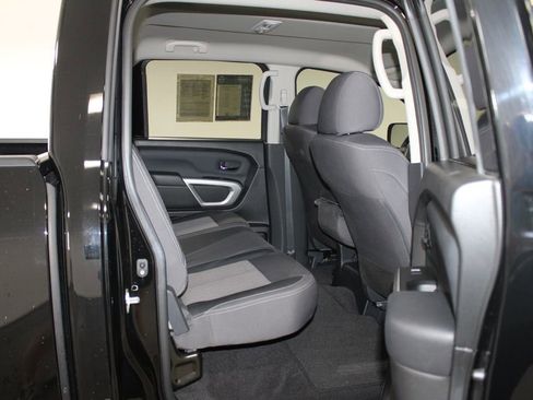 Used 2024 Nissan Titan SV image 29