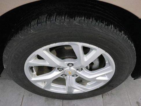 Used 2018 Chevrolet Equinox Premier image 3