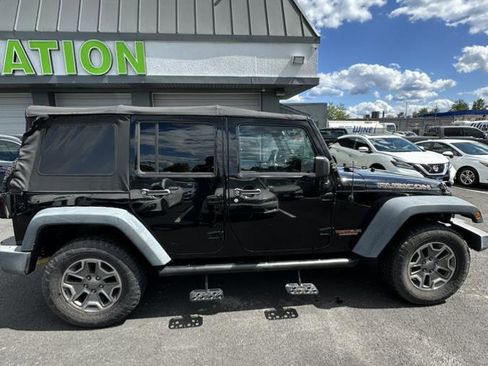 Used 2015 Jeep Wrangler Unlimited Rubicon w/ Connectivity Group image 7