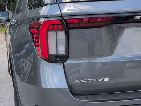New 2026 Ford Explorer Active RWD image 12