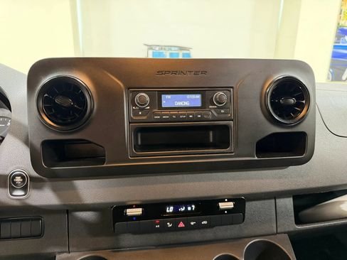 Used 2021 Mercedes-Benz Sprinter 3500 image 40