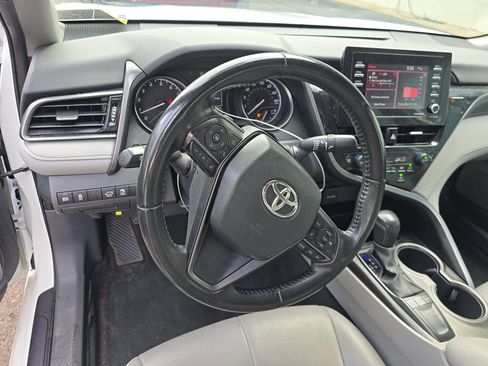 Used 2023 Toyota Camry SE FWD image 6