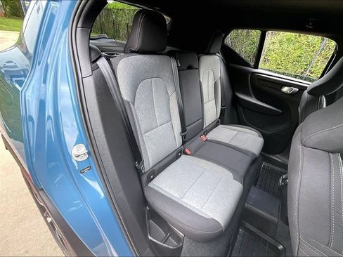 Certified 2024 Volvo XC40 B5 Core AWD/4WD image 37