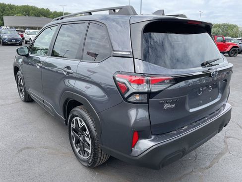 Used 2025 Subaru Forester Premium AWD/4WD image 3
