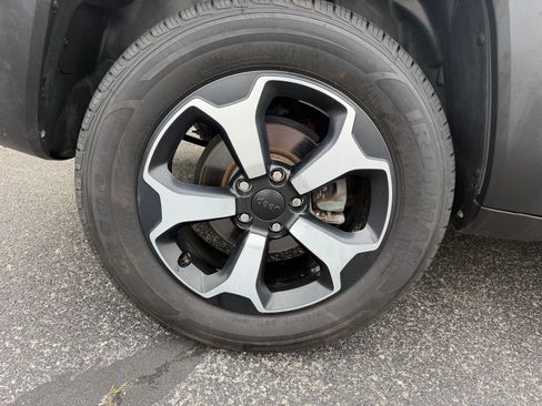 Used 2020 Jeep Renegade Trailhawk w/ Cold Weather Group AWD/4WD image 19