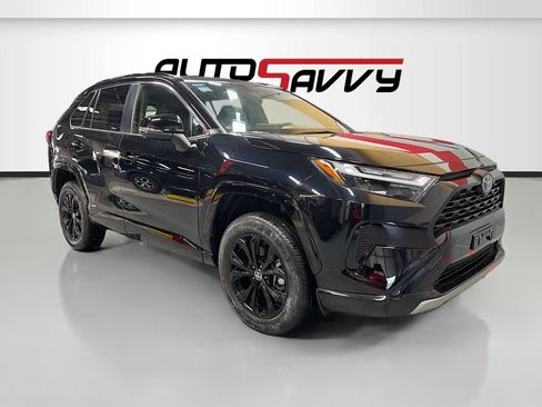 Used 2025 Toyota RAV4 SE w/ Convenience Package AWD/4WD image 1