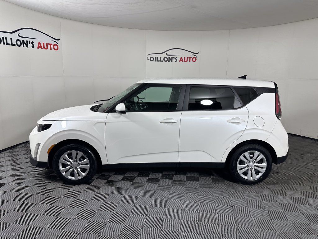 Used 2024 Kia Soul LX FWD image 3
