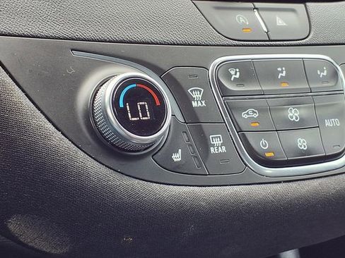 Used 2023 Chevrolet Traverse LT FWD image 5