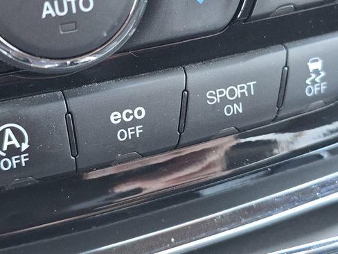 Used 2022 Jeep Grand Cherokee Laredo X AWD/4WD image 7