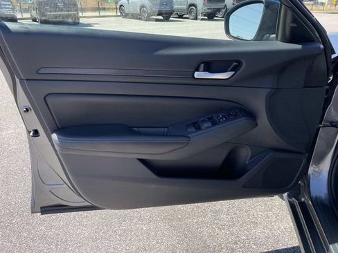 Used 2024 Nissan Altima 2.5 SV FWD image 15