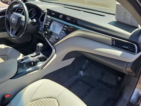 Used 2020 Toyota Camry SE FWD image 25