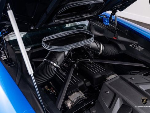 Used 2024 Lamborghini Huracan Sterrato image 22