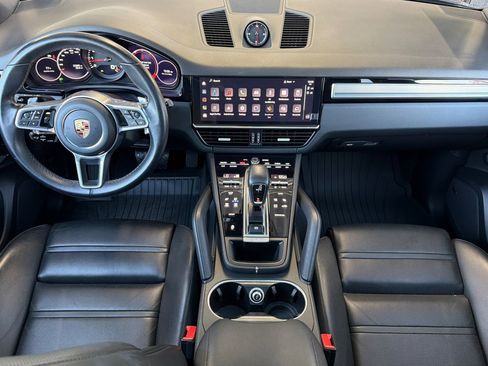 Used 2023 Porsche Cayenne Platinum Edition image 12