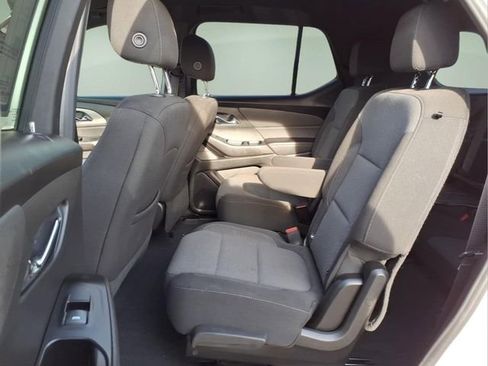 Used 2023 Chevrolet Traverse LT FWD image 13