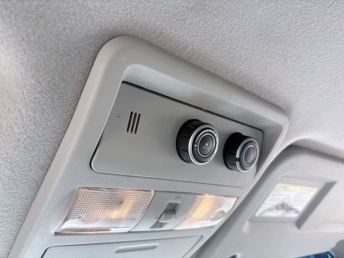 Used 2015 Nissan NV 3500 SL w/ Technology Package RWD image 9