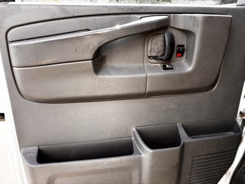 Used 2015 GMC Savana 2500 Extended image 12