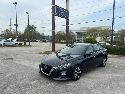 Used 2021 Nissan Altima 2.5 SV FWD image 1