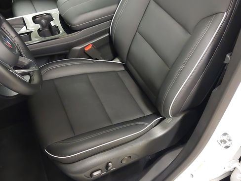 Used 2025 Buick Enclave Preferred AWD/4WD image 22