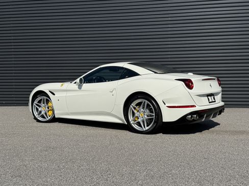 Used 2017 Ferrari California T image 14