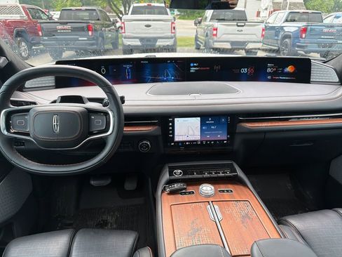 Used 2025 Lincoln Navigator Black Label AWD/4WD image 12