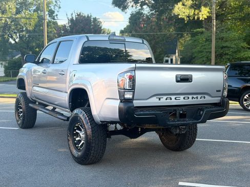 Used 2018 Toyota Tacoma SR5 RWD image 4