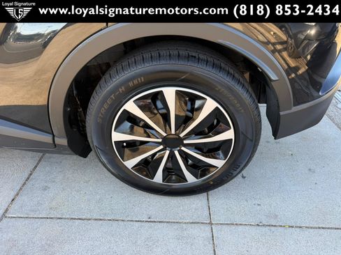 Used 2020 Toyota C-HR LE FWD image 10