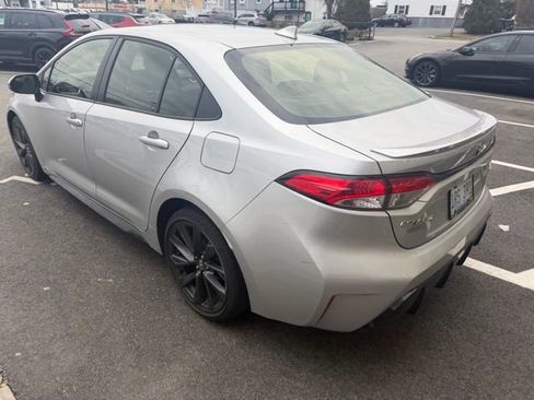 Used 2023 Toyota Corolla SE w/ SE Premium Package image 5
