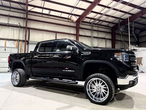 Used 2022 GMC Sierra 1500 SLT w/ SLT Convenience Package image 4