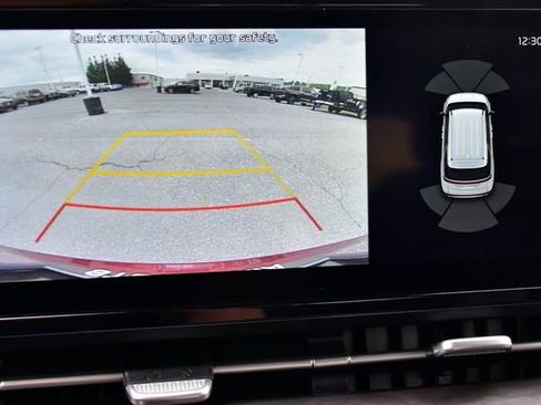 Used 2024 Kia Carnival EX FWD image 22