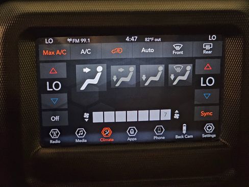 Used 2018 Jeep Wrangler Unlimited Sahara AWD/4WD image 13