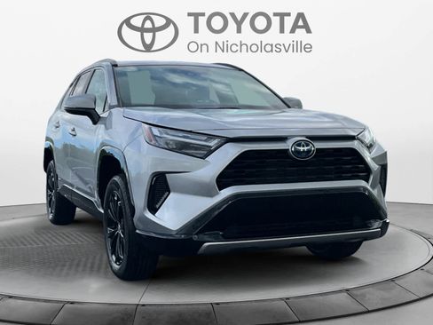 Used 2024 Toyota RAV4 SE w/ Convenience Package image 8