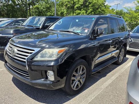 Used 2013 Lexus LX 570 4WD w/ Luxury Pkg w/Pre-crash image 14
