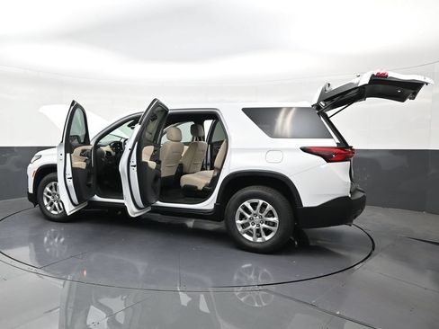 Used 2023 Chevrolet Traverse LS FWD image 31