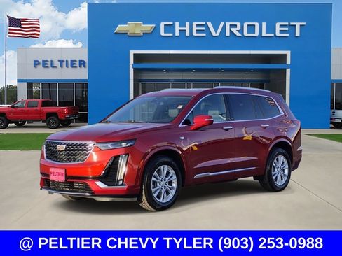 Used 2025 Cadillac XT6 Luxury FWD image 3
