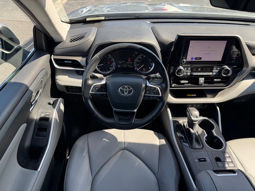 Used 2023 Toyota Highlander XLE FWD image 23