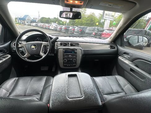 Used 2011 Chevrolet Avalanche LT w/ Luxury Package AWD/4WD image 11