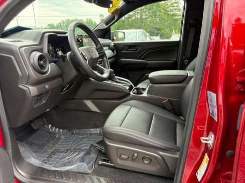 Used 2025 Chevrolet Colorado Trail Boss AWD/4WD image 18