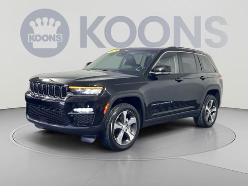 Used 2023 Jeep Grand Cherokee Limited w/ Trailer Tow Prep Group (B) AWD/4WD image 5