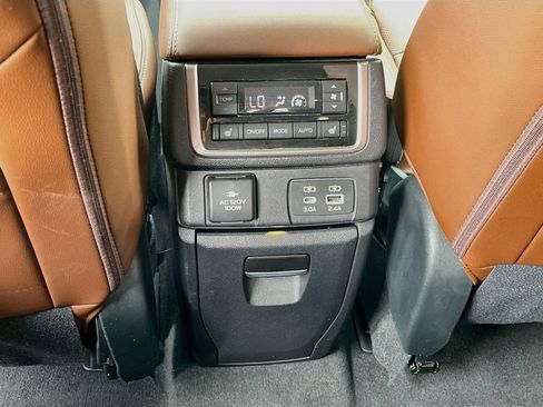 Used 2025 Subaru Ascent Touring AWD/4WD image 27