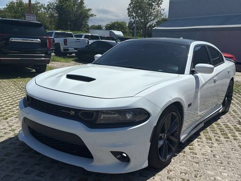 Used 2019 Dodge Charger Scat Pack w/ Plus Group RWD image 2