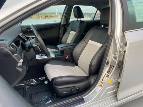 Used 2014 Toyota Camry SE FWD image 13