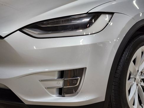 Used 2018 Tesla Model X 75D image 14