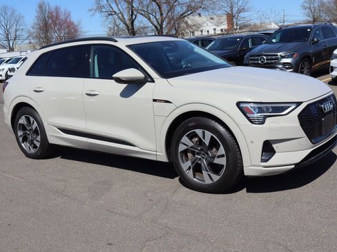 Used 2021 Audi e-tron Premium w/ Convenience Plus Package AWD/4WD image 3