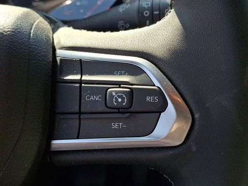 Used 2023 Jeep Compass Latitude AWD/4WD image 17