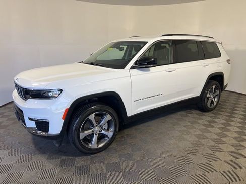 Used 2023 Jeep Grand Cherokee L Limited AWD/4WD image 4