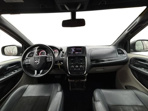 Used 2019 Dodge Grand Caravan SXT image 17