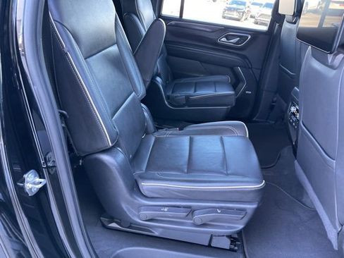 Used 2022 GMC Yukon XL SLT w/ SLT Premium Package image 21