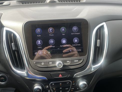 Used 2020 Chevrolet Equinox LT image 22