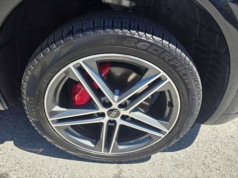Used 2024 Audi Q5 e Premium Plus w/ Premium Plus Package AWD/4WD image 9