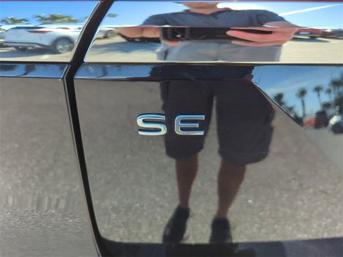 Used 2025 Volkswagen Atlas SE image 50